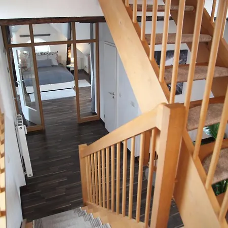 Wunderschoene Dachgeschoss - Maisonette Apartment