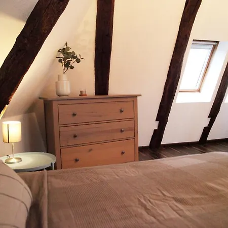 Wunderschoene Dachgeschoss - Maisonette Apartment