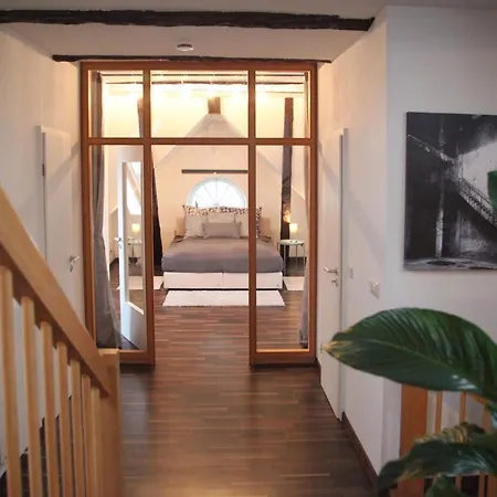 Wunderschoene Dachgeschoss - Maisonette Apartment