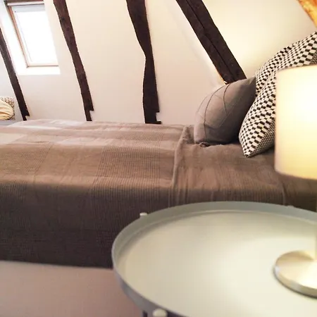 Wunderschoene Dachgeschoss - Maisonette Apartment *